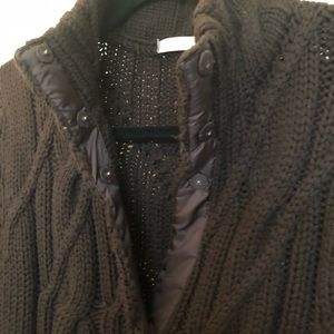 No tag size.  M.  Heavy  brown cable knit sweater